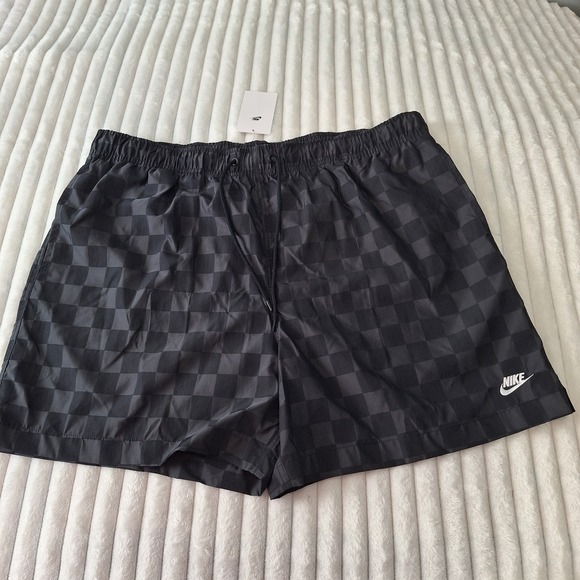 Nike Checker Board Nylon Standard Fit Above Knee Shorts Mens XXL BLACK ATHLETIC - Picture 2 of 10
